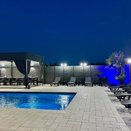 别墅 Suncani Raj *